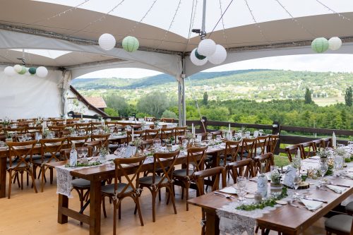 Táblaasztalos ültetés Toscana asztalokkal